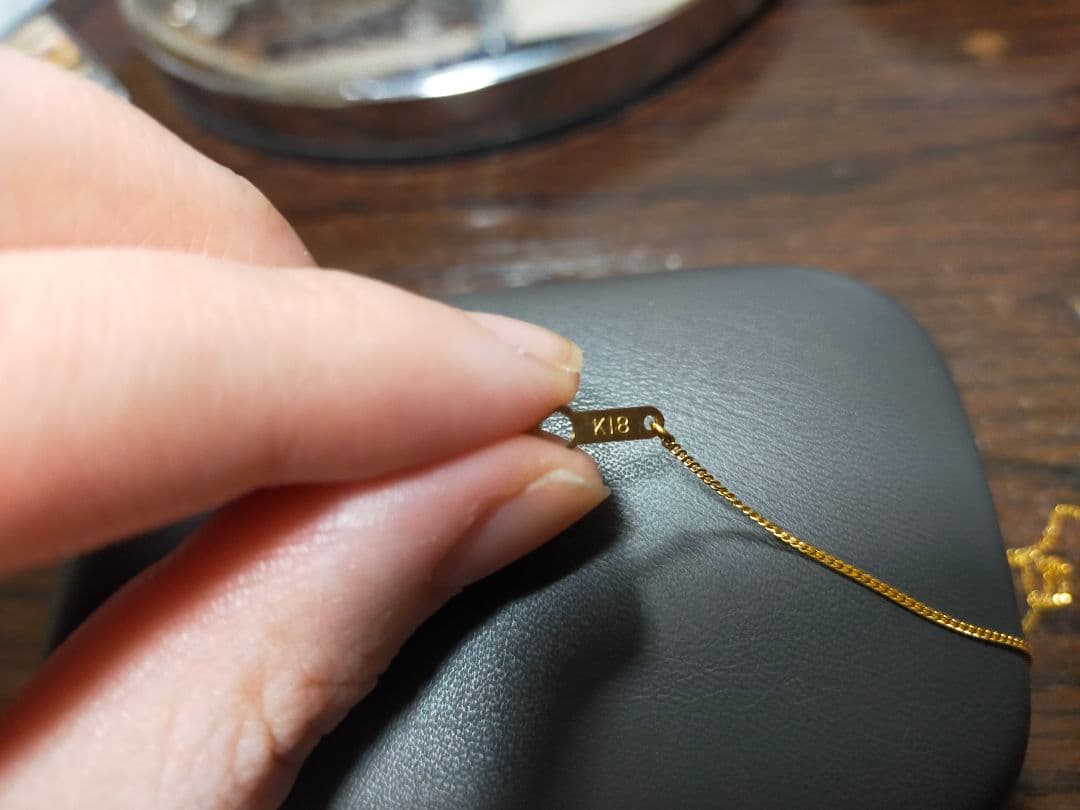 18金ネックレス ピンクの宝石付き