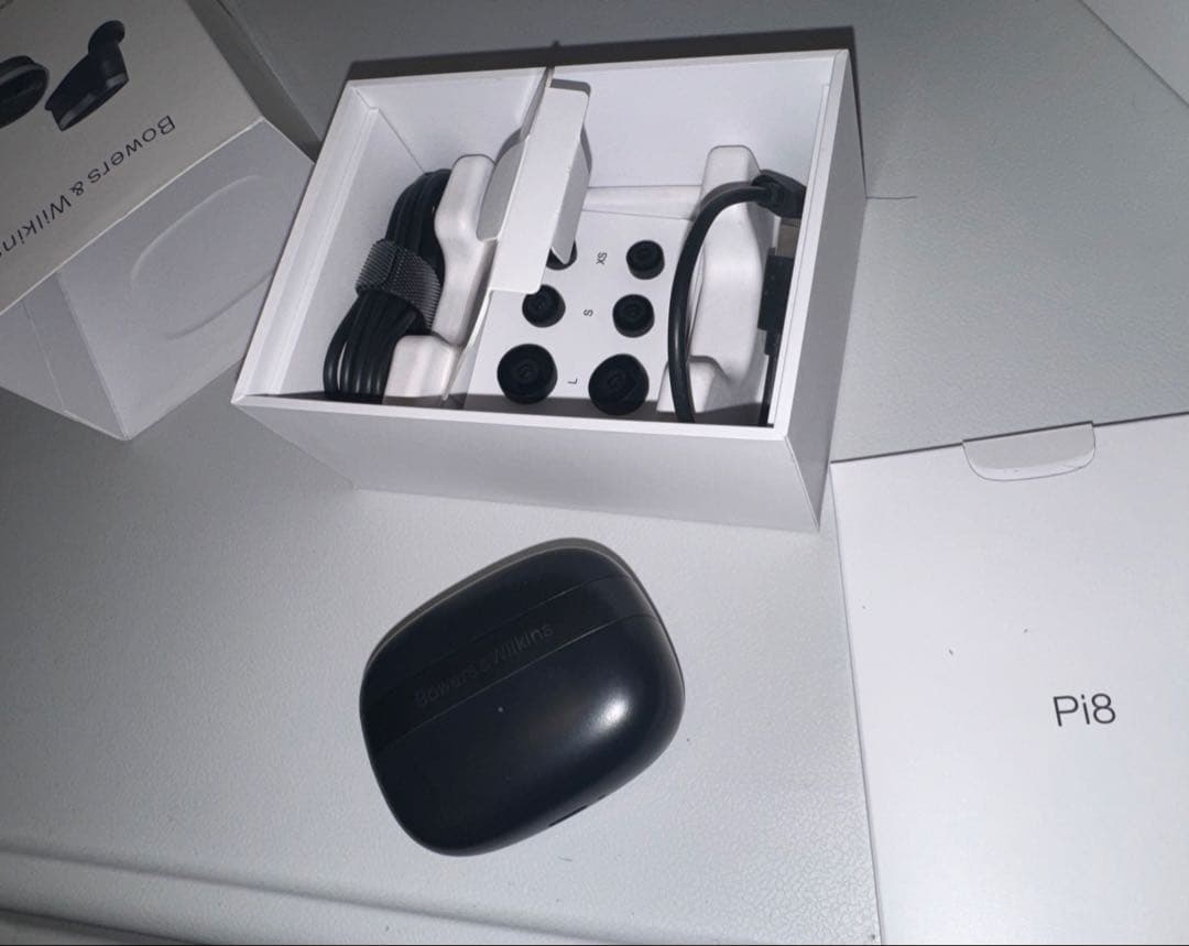 Bowers & Wilkins Pi8 ブラック　ワイヤレスイヤホン