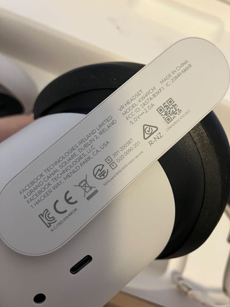   Quest 2 128GB 別売ヘッドストラップ付き