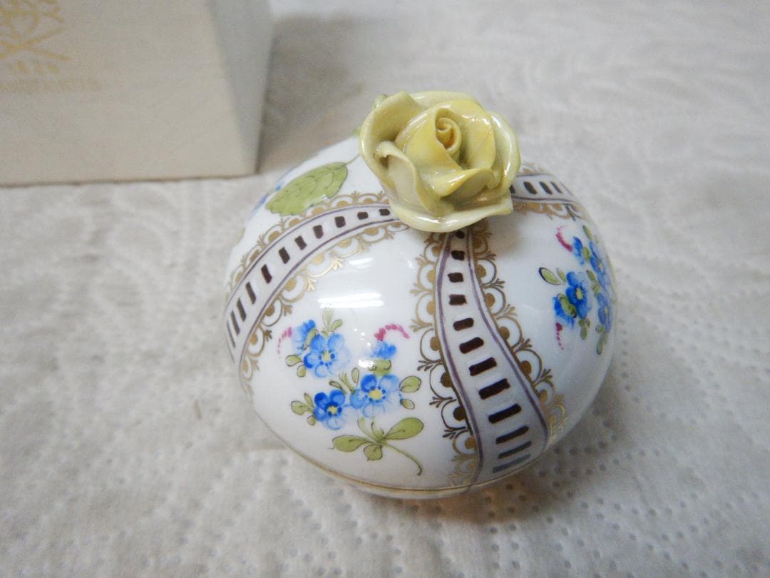 Herend ヘレンド　陶器 置物 花飾り　小物入れ