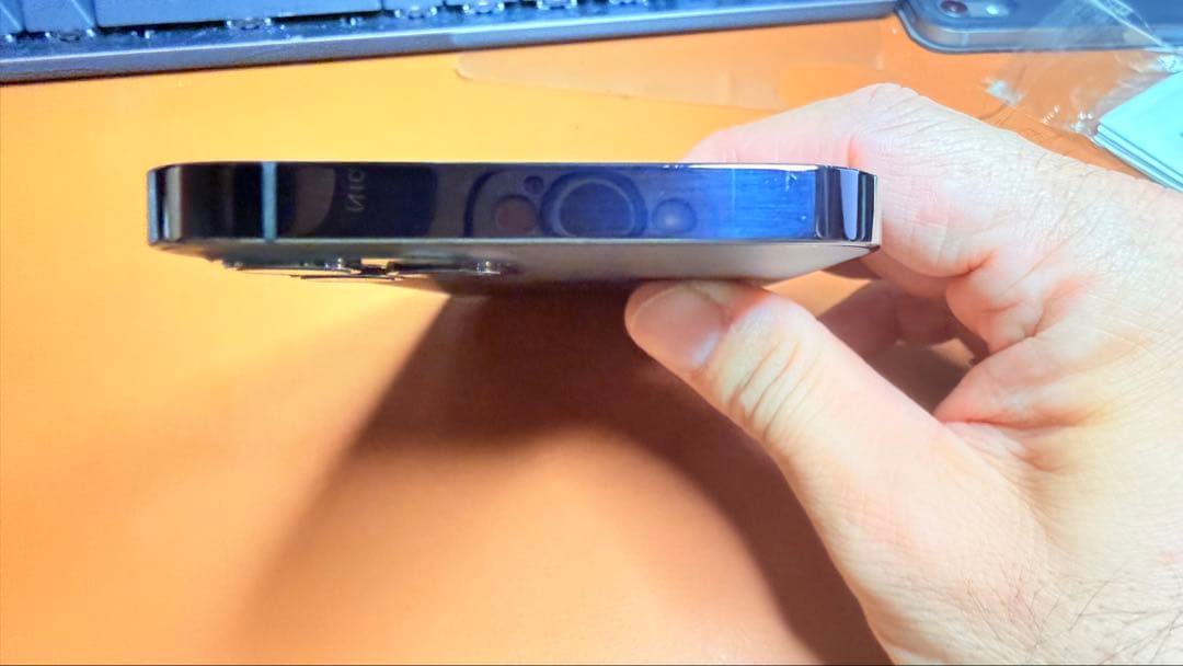 カナダ版画面新品iPhone 12 Pro グラファイト 本体　シャッター音無し