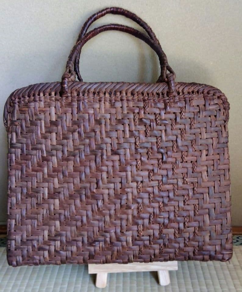 T*I様 美品　　工芸品　山葡萄　網代編み　 かごバッグ 　どんぐりチャーム付