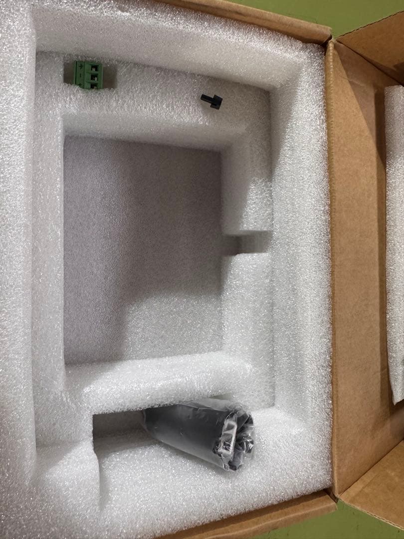 新品未使用 Pro-face タッチパネル　PFXSTM6400WADE