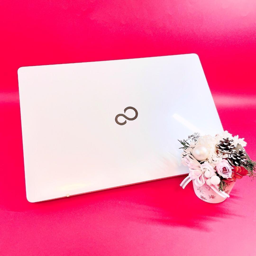 高性能Corei7✨️快適SSD薄型ノートパソコン✨️可愛いホワイト✨️カメラ付き