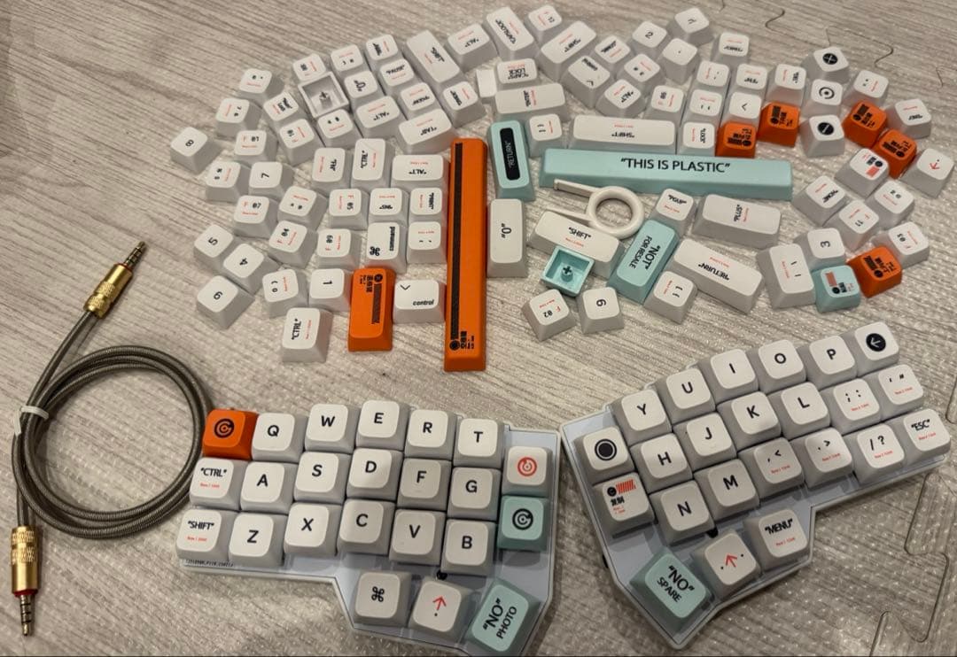 【新品】corne v4 cherry 白　keychron静音リニア　完成品