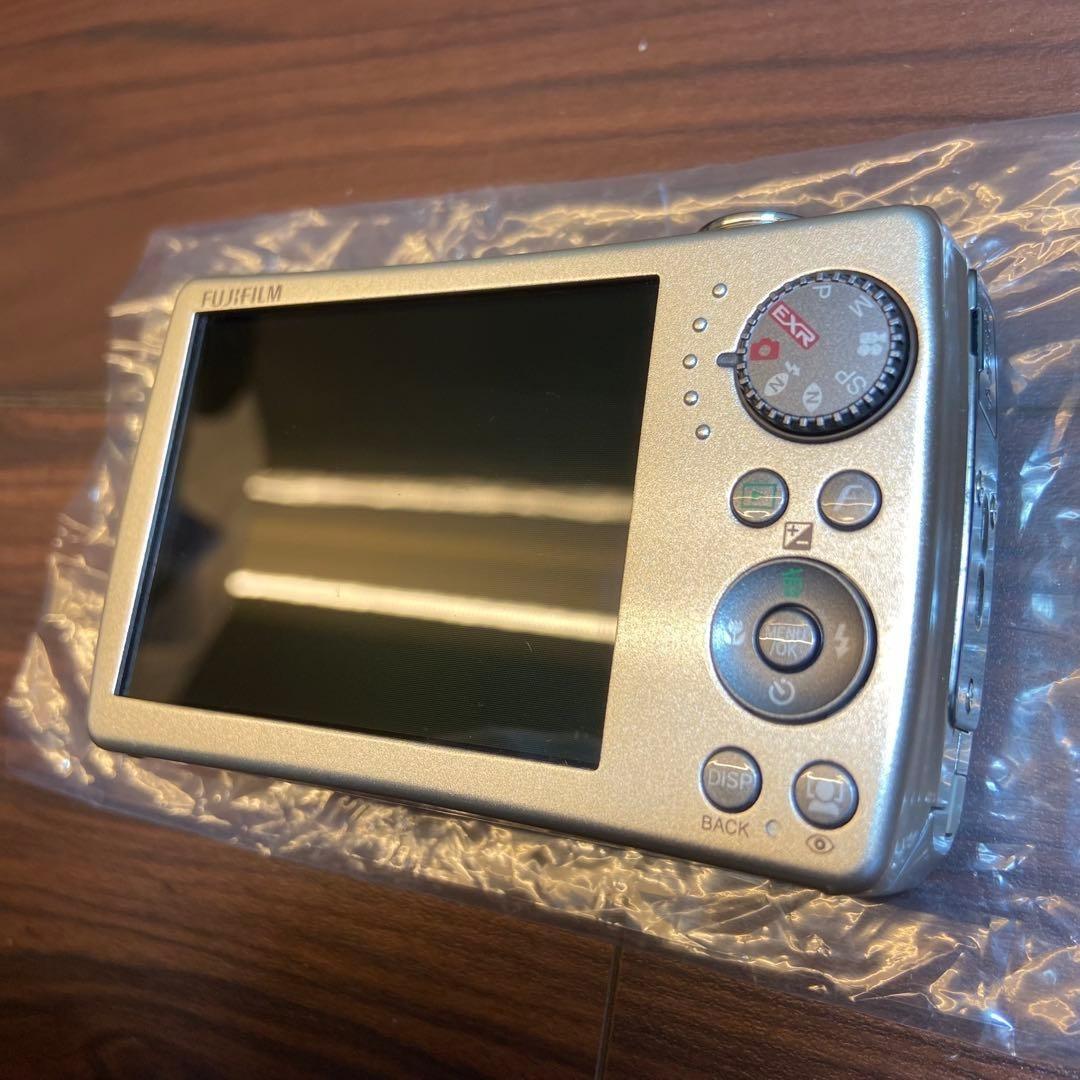FUJIFILM FinePix F200 EXR デジカメ ほぼ新品 4641