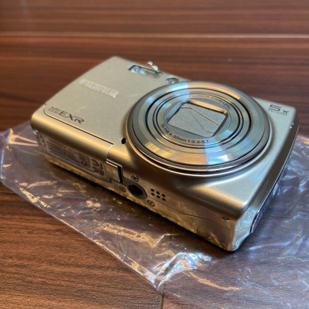 FUJIFILM FinePix F200 EXR デジカメ ほぼ新品 4641