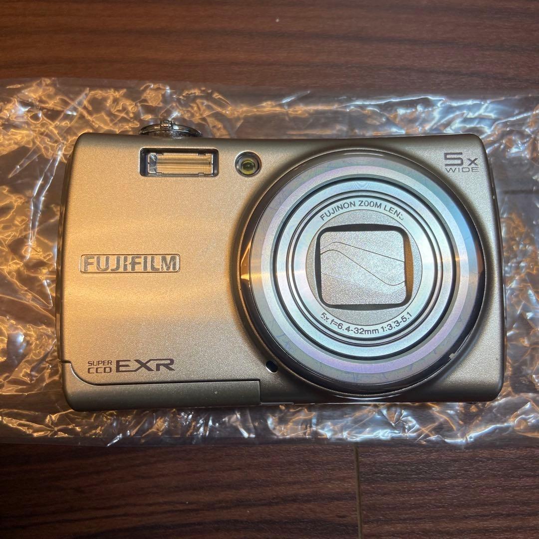 FUJIFILM FinePix F200 EXR デジカメ ほぼ新品 4641