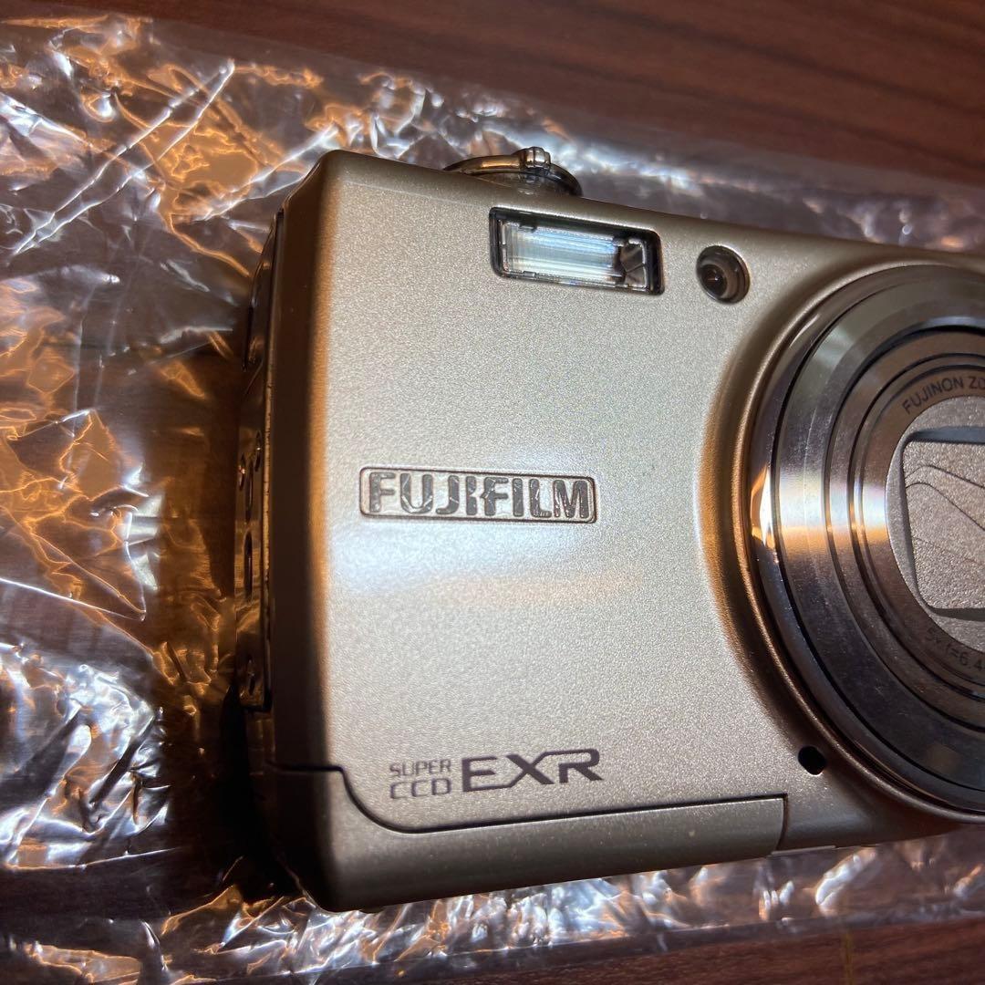 FUJIFILM FinePix F200 EXR デジカメ ほぼ新品 4641