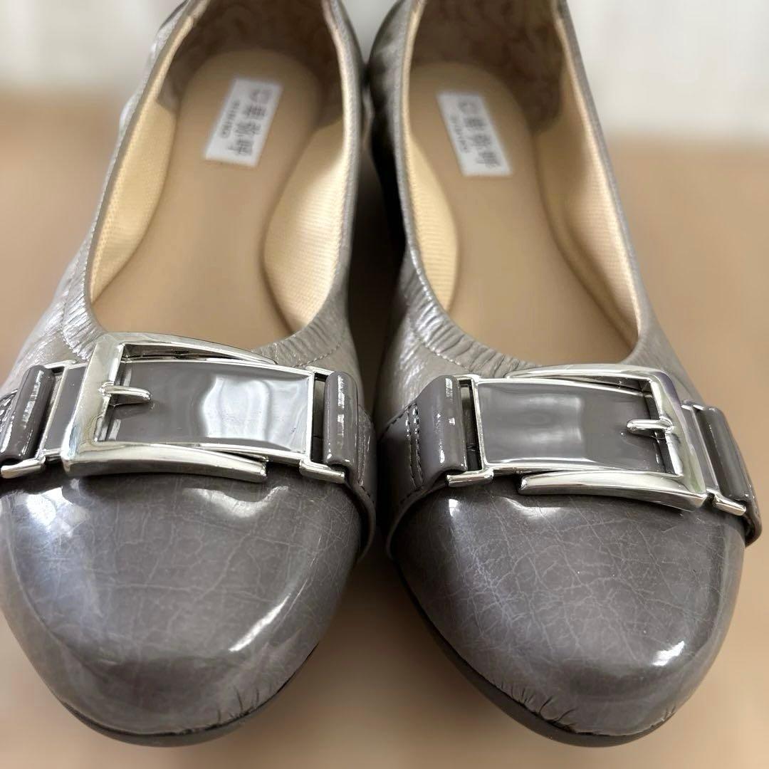 【卑弥呼 HIMIKO】スクエアバックルスニーカーパンプス グレー 24cm