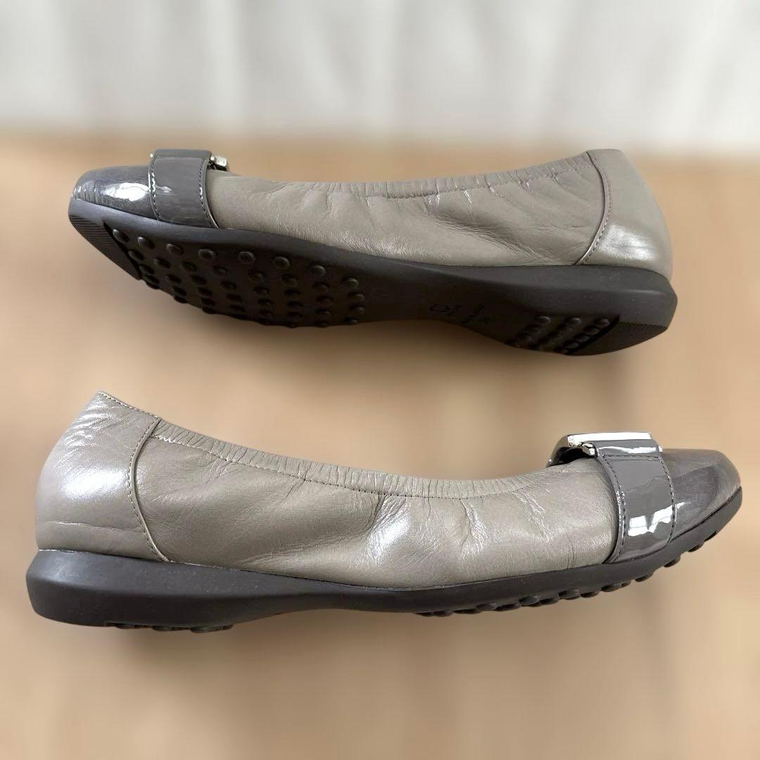 【卑弥呼 HIMIKO】スクエアバックルスニーカーパンプス グレー 24cm