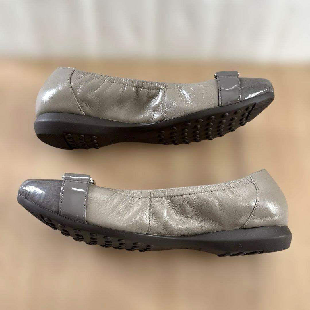 【卑弥呼 HIMIKO】スクエアバックルスニーカーパンプス グレー 24cm