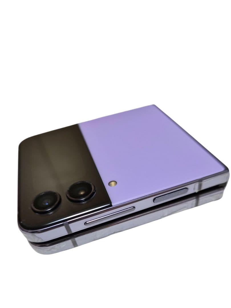 彩です。 Galaxy Z Flip4 ボラパープル 【超美品】