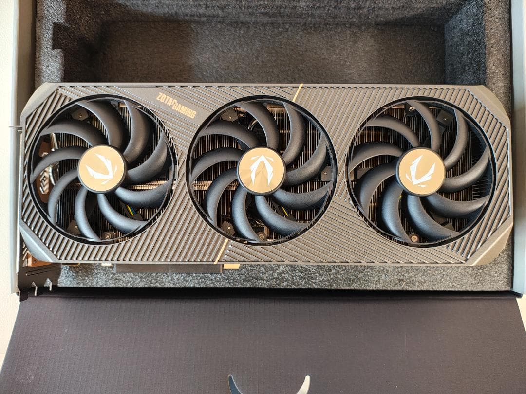 ほぼ新品 geforce RTX 5080 ZOTAC SOLID OC 16G