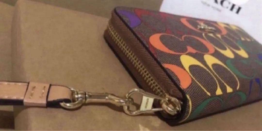 COACH長財布レインボーマルチカラーシグネチャーメンズレディース.ストラップ付