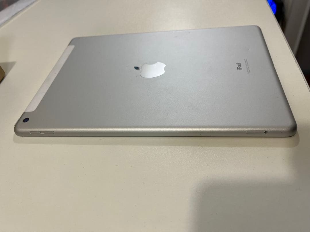 かーれん 　Apple iPad 本体 シルバー 第7世代