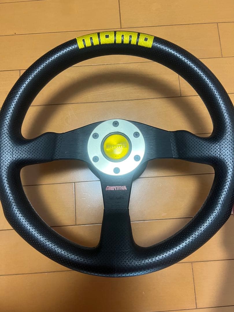 momo Competition ステアリングホイール