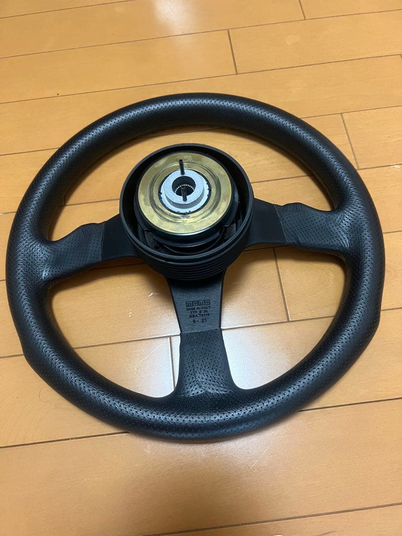 momo Competition ステアリングホイール