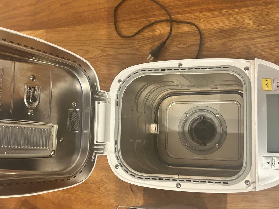 中古パナソニックホームベーカリー2斤タイプ ホワイトSD-BMT2000-W