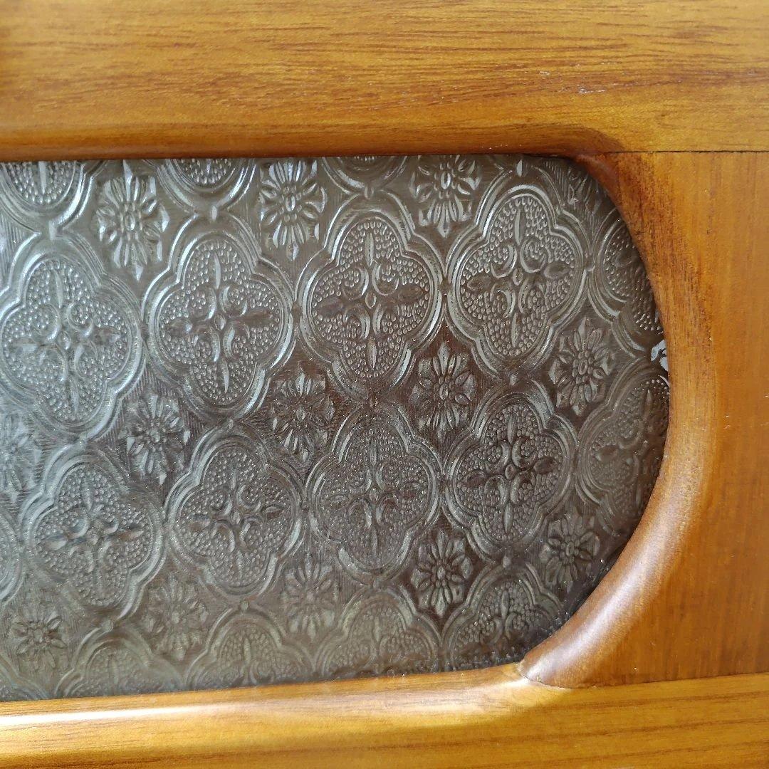 木製チェスト ガラスパネル付き