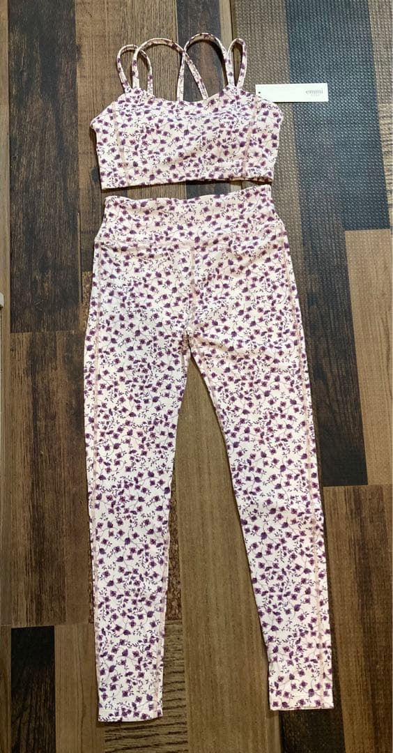 お取置き★極美　emmi エミヨガ　ヨガウェア　小花柄薄ピンク　M