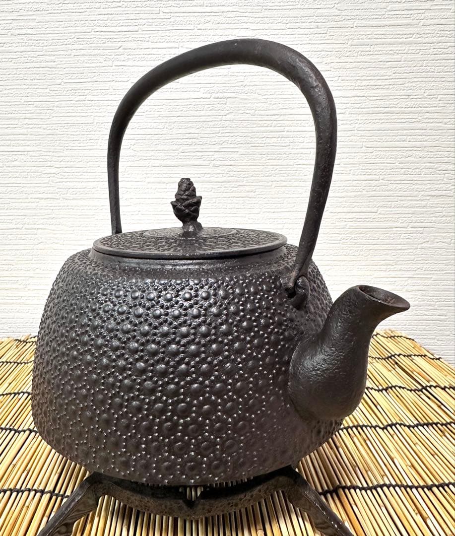 未使用、保管品　南部三厳堂１８型九重亀甲　南部鉄瓶　nasco様　売約済み