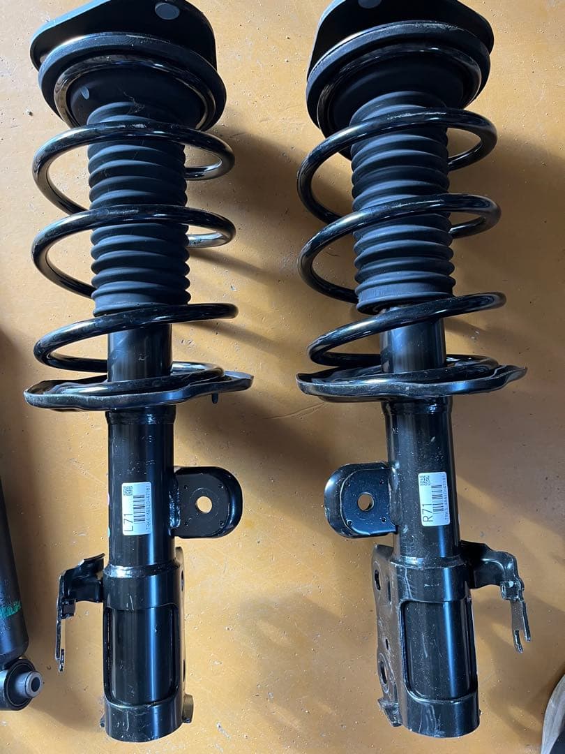 サスペンションキット 未使用に近い　プリウス30 純正