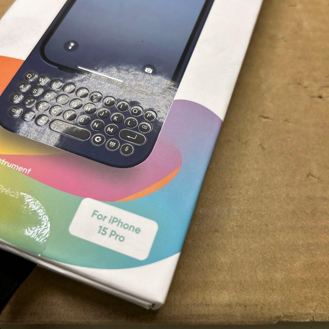 Clicks iPhone 15 Pro キーボード付きスマホケース