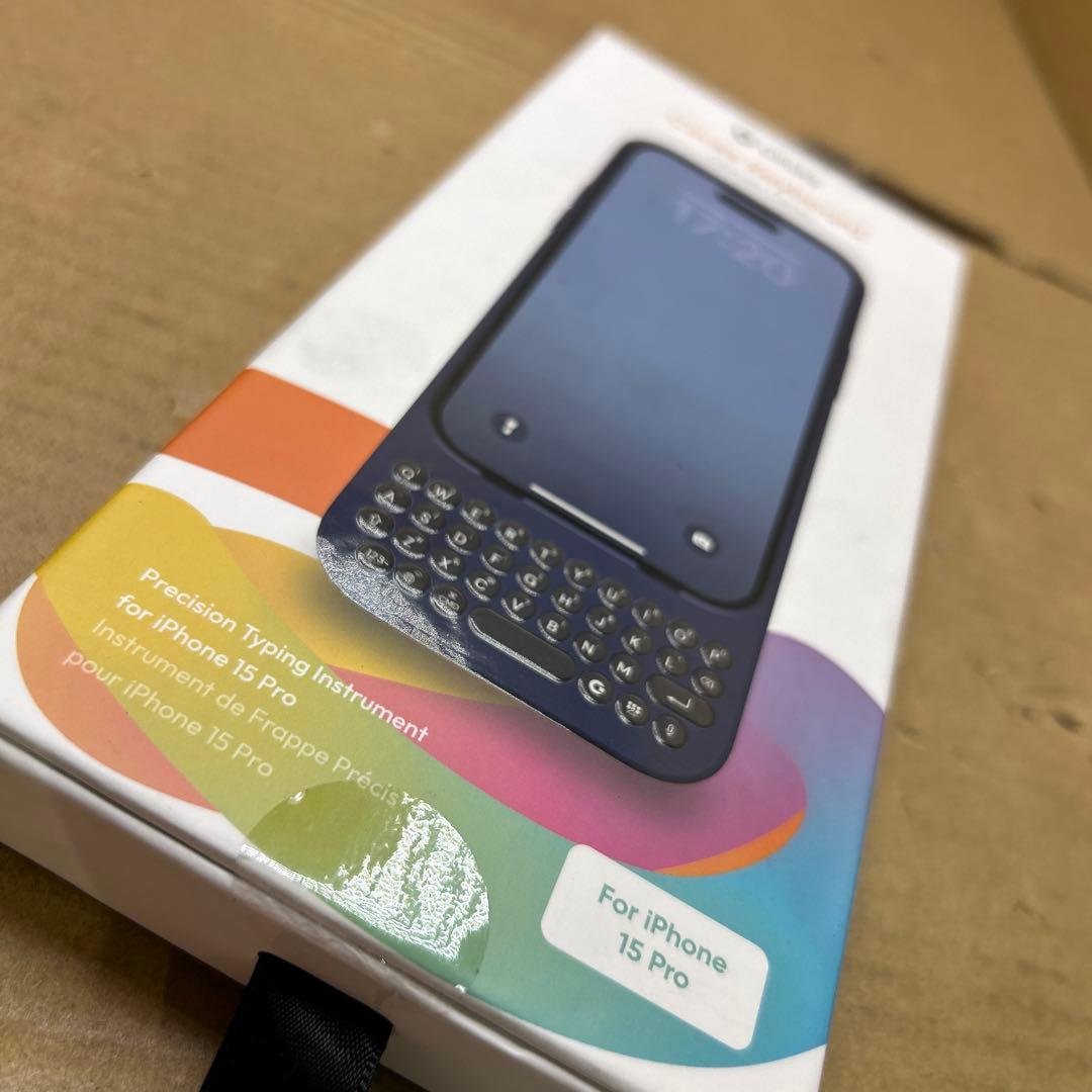 Clicks iPhone 15 Pro キーボード付きスマホケース