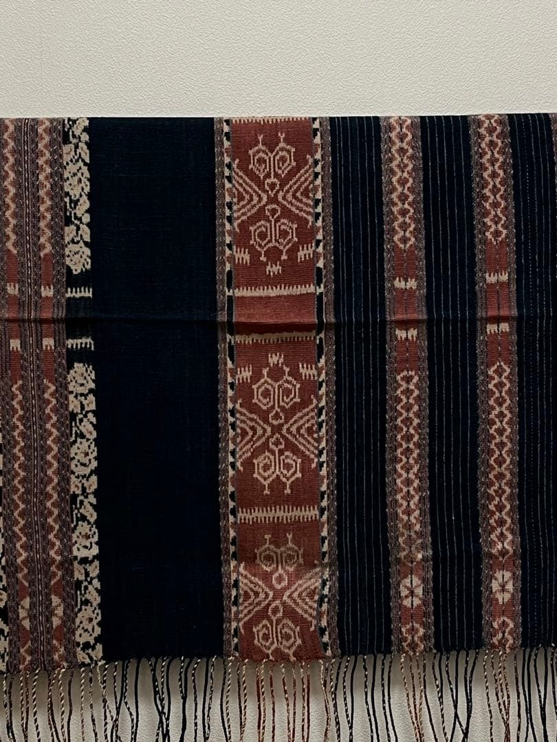 60年位前にインドネシアのヌサトゥンガラ諸島サウ島で手織りされたイカット。