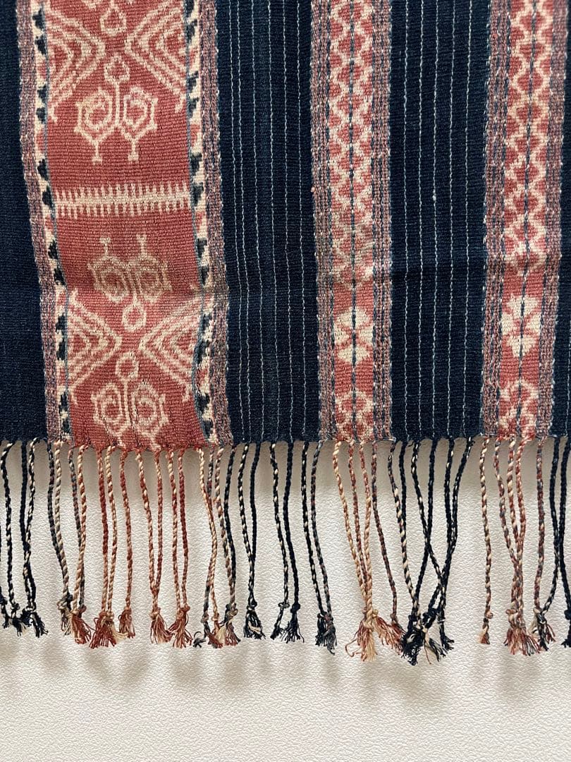 60年位前にインドネシアのヌサトゥンガラ諸島サウ島で手織りされたイカット。