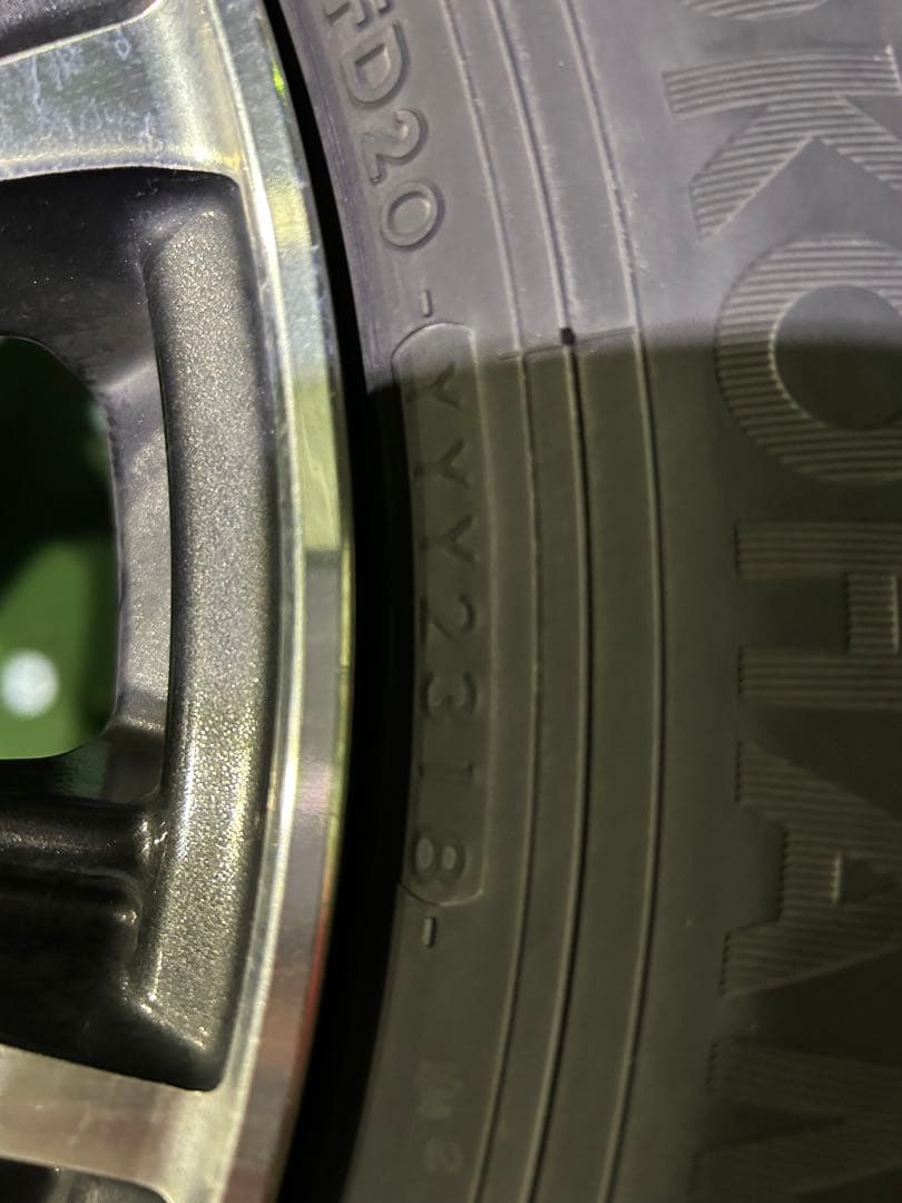 ノア 80ヨコハマスタッドレスタイヤ16インチ