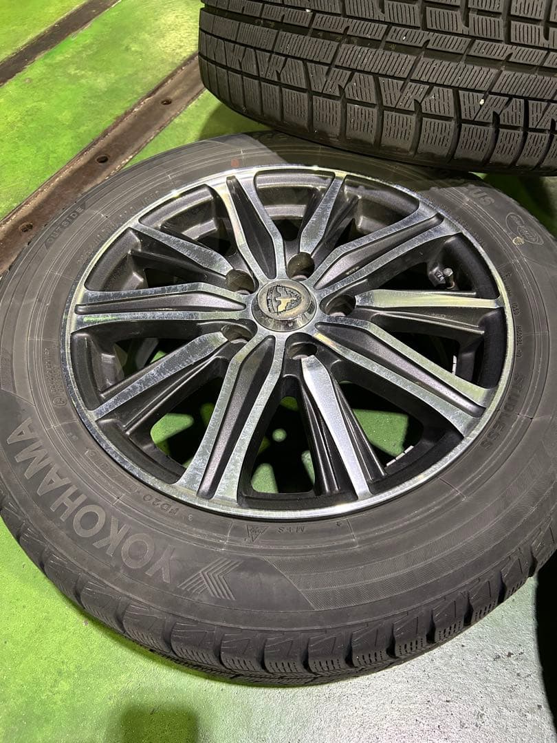 ノア 80ヨコハマスタッドレスタイヤ16インチ