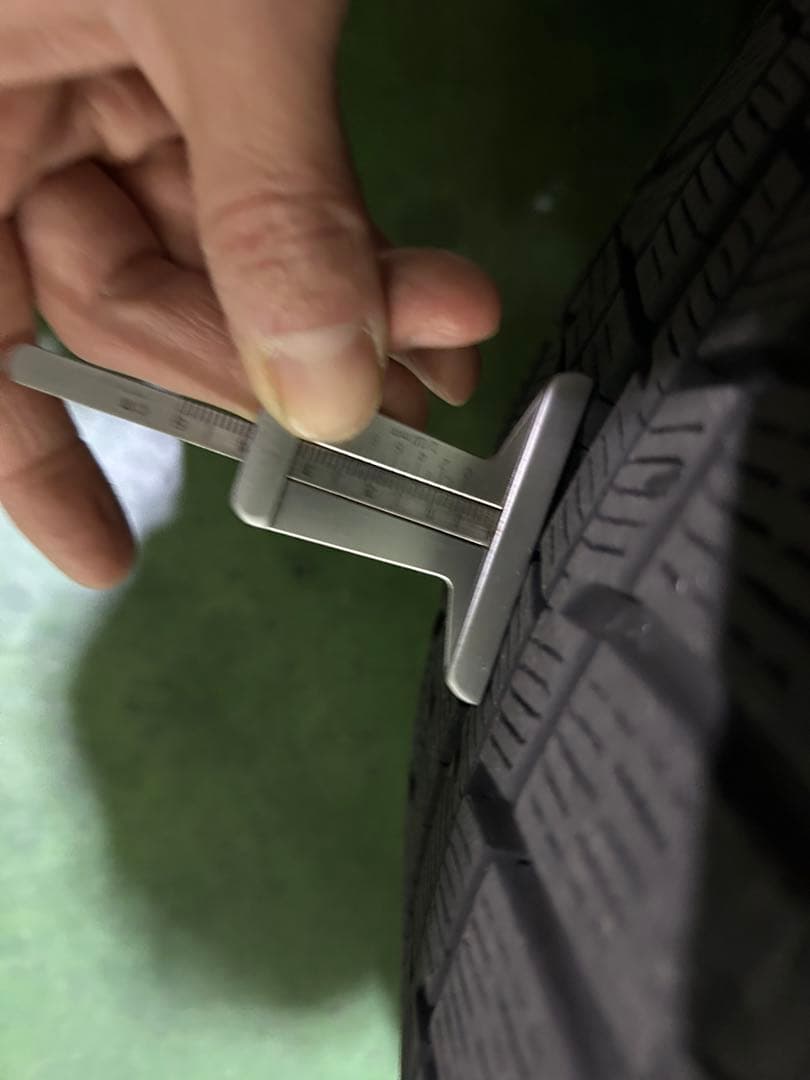 ノア 80ヨコハマスタッドレスタイヤ16インチ