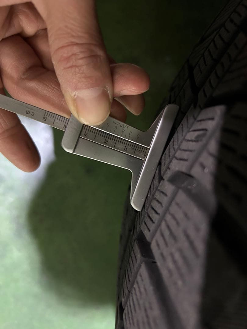 ノア 80ヨコハマスタッドレスタイヤ16インチ