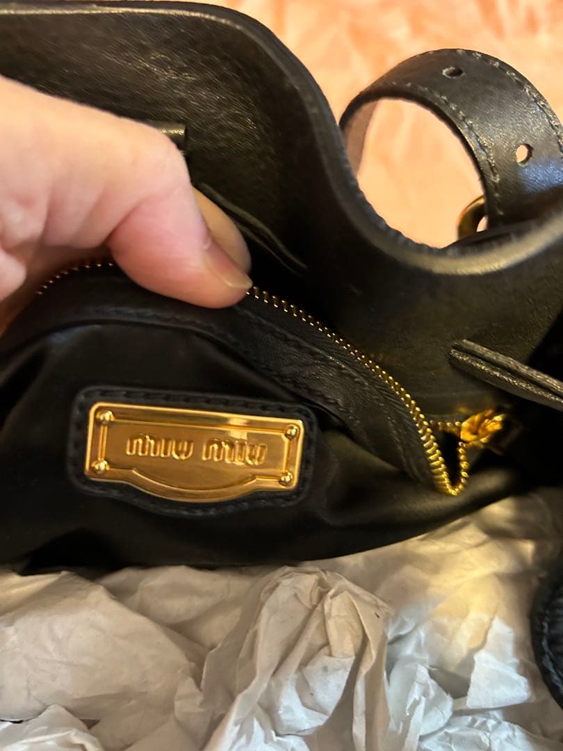 miu miu ブラックレザー ハンドバッグ