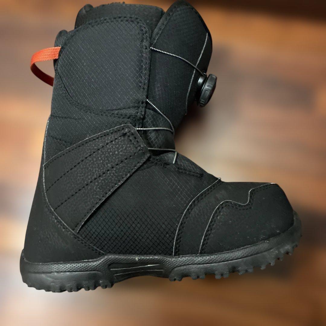 BOAシステム付き子ども用スノーボードブーツ