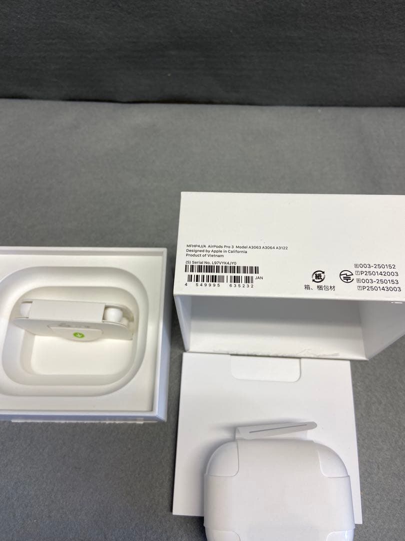 新品未使用　AirPods pro 第３世代　MFHP4J/A 限定保証有り