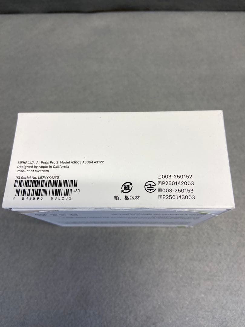 新品未使用　AirPods pro 第３世代　MFHP4J/A 限定保証有り