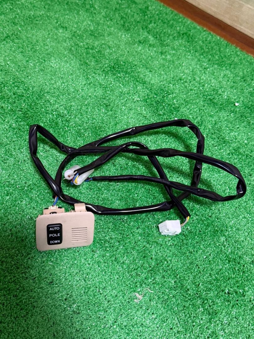 ucf30 セルシオ 30 後期　純正 コーナーポールスイッチ　ベージュ