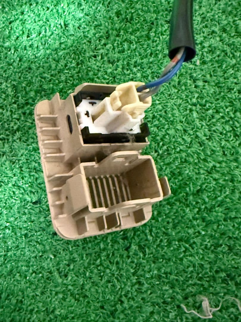 ucf30 セルシオ 30 後期　純正 コーナーポールスイッチ　ベージュ