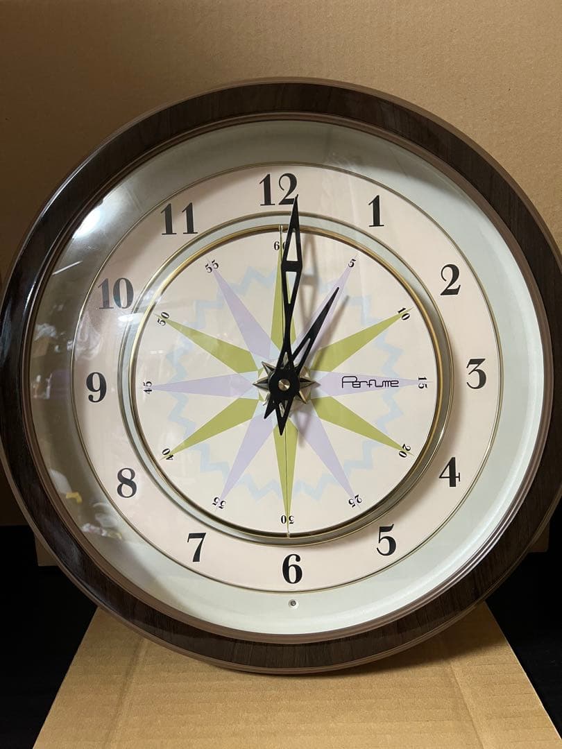 Perfumeオリジナル からくり時計 ＆ 台座セット