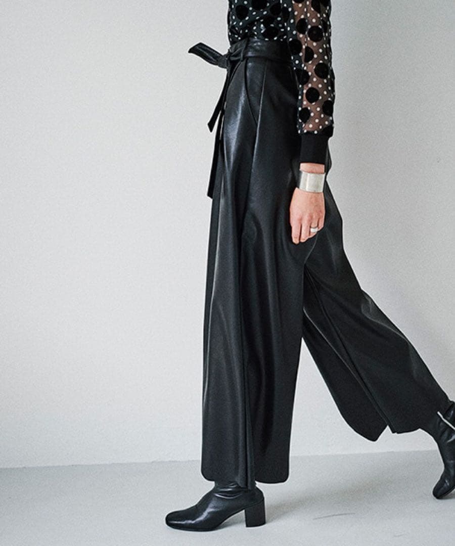 CLANE ワイドタックレザーパンツ　クラネ　ブラック