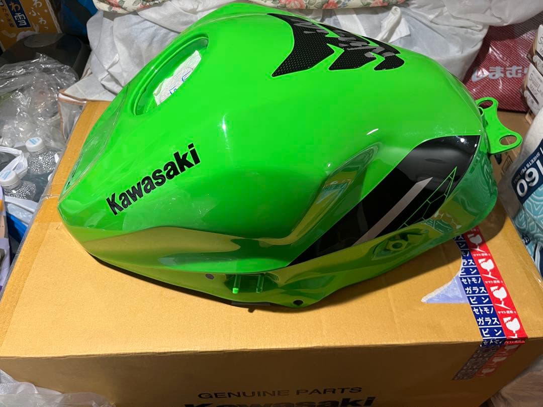 Kawasaki ZX25R 中古タンク