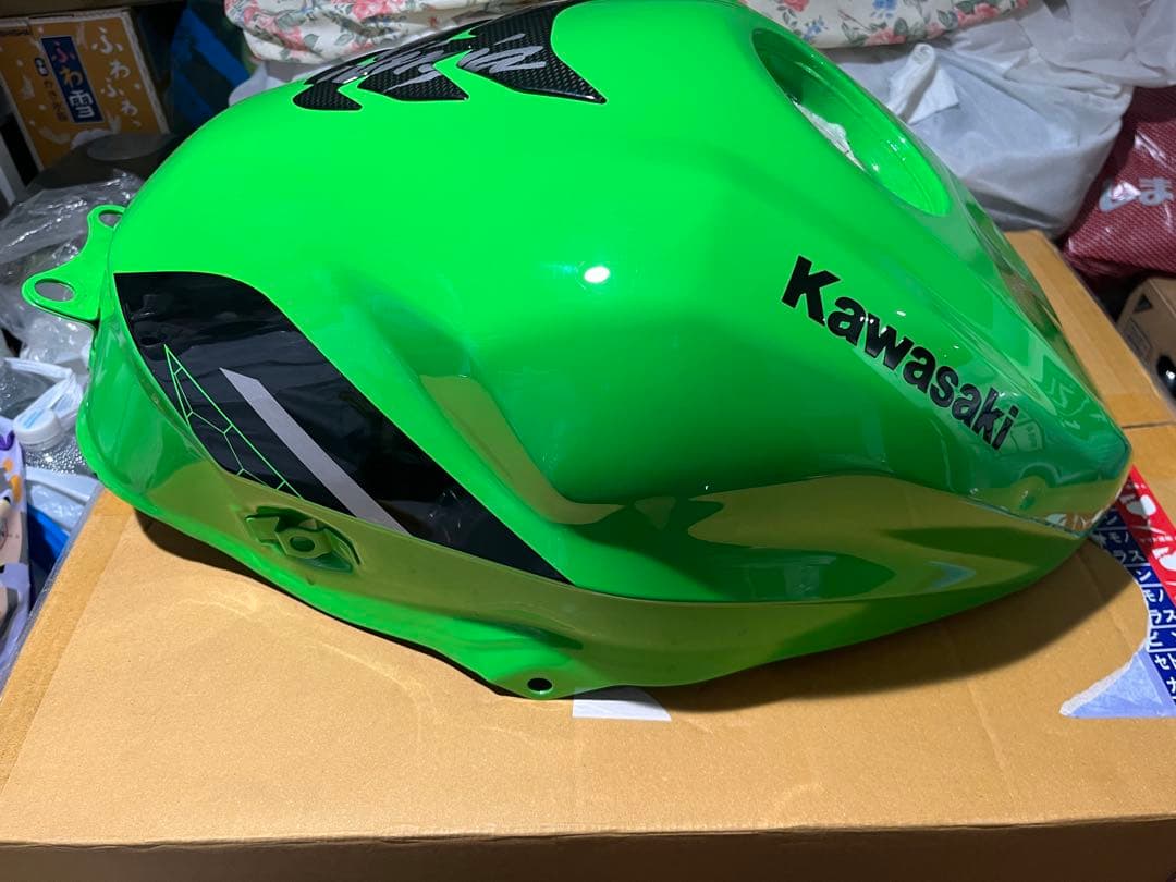Kawasaki ZX25R 中古タンク