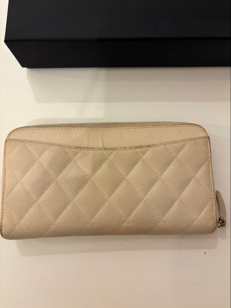 CHANEL シャネル　長財布　キャビアスキン　白