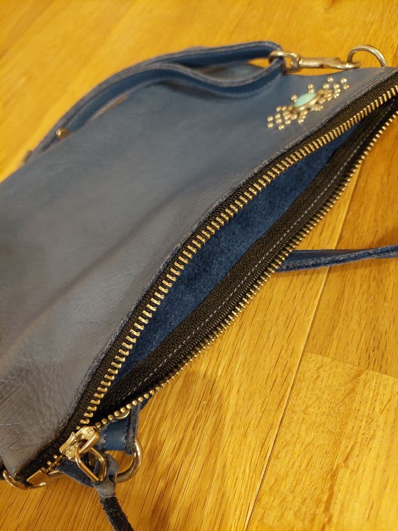 HTC　サコッシュ　ショルダーバッグ　ブルーレザー　ターコイズ　スタッズ