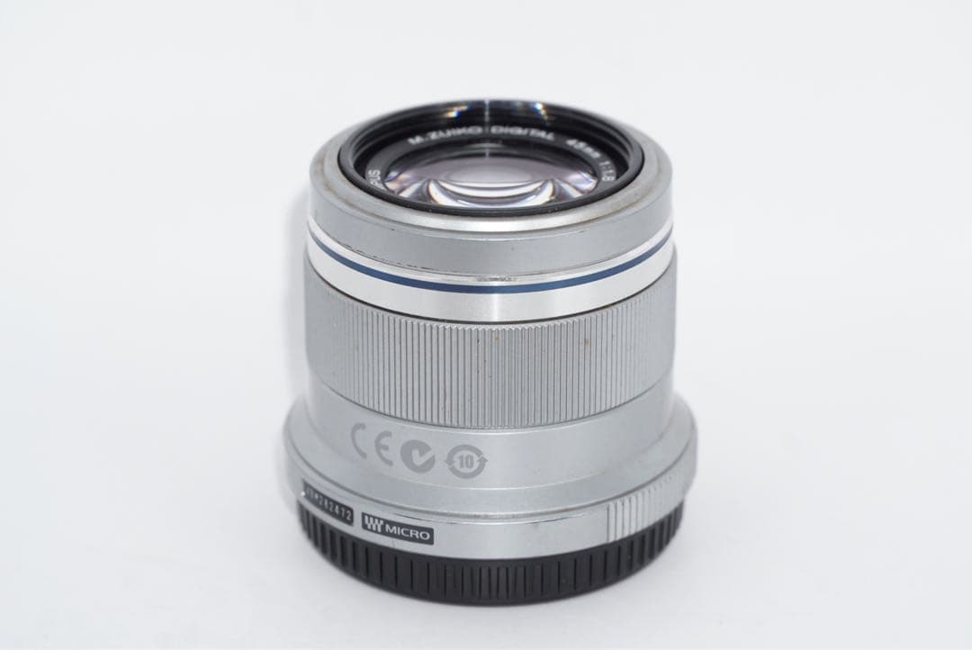 olypmus 45mm f1.8 シルバー