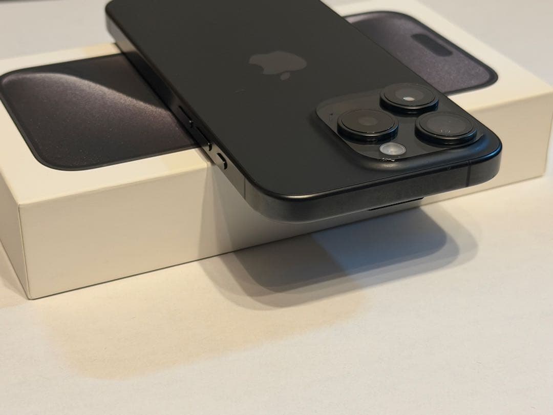 Apple iPhone 15 Pro 256GB ブラックチタニウム