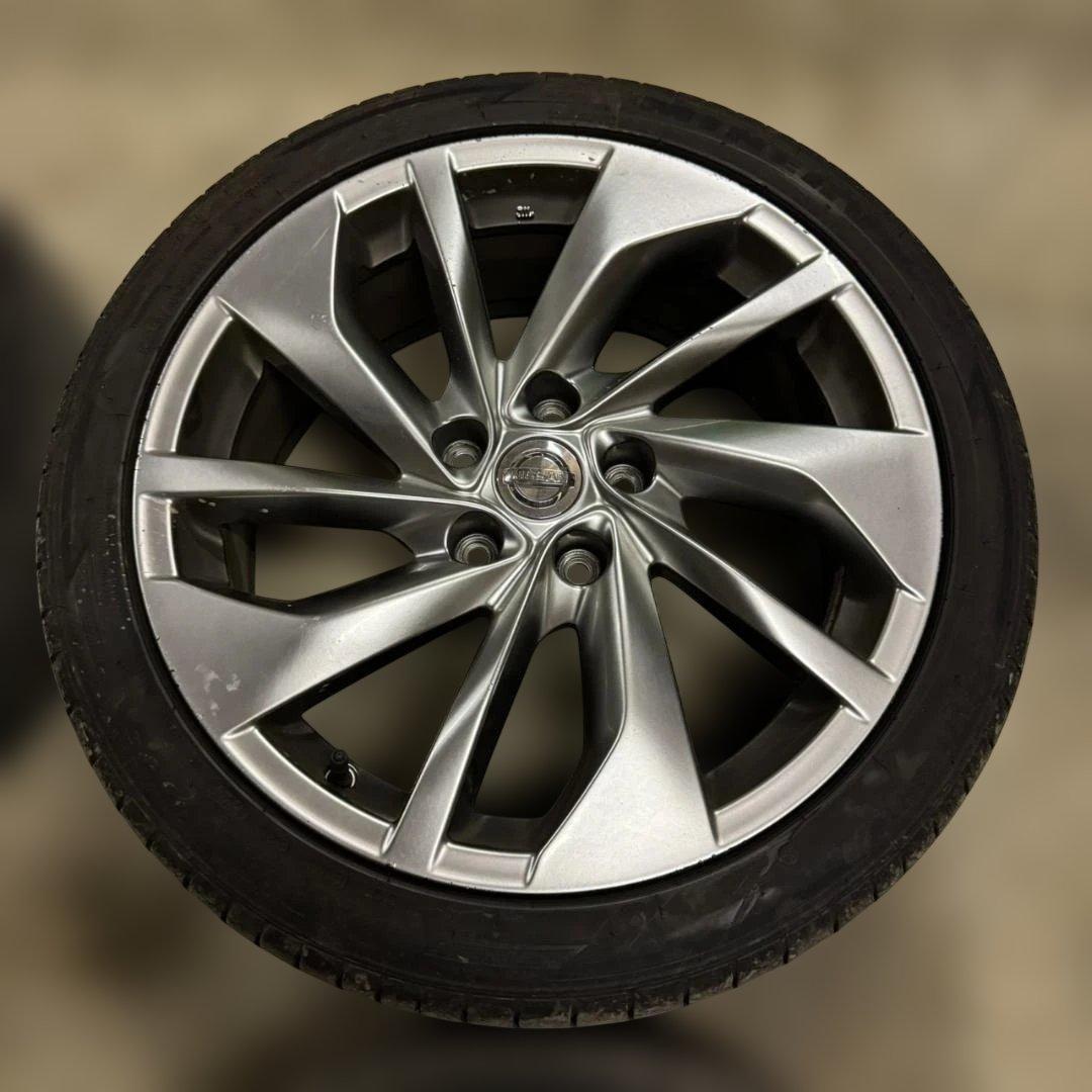 ロ*グ様 【純正流用✨️】エクストレイル 純正 ホイール セレナにて使用 18イ